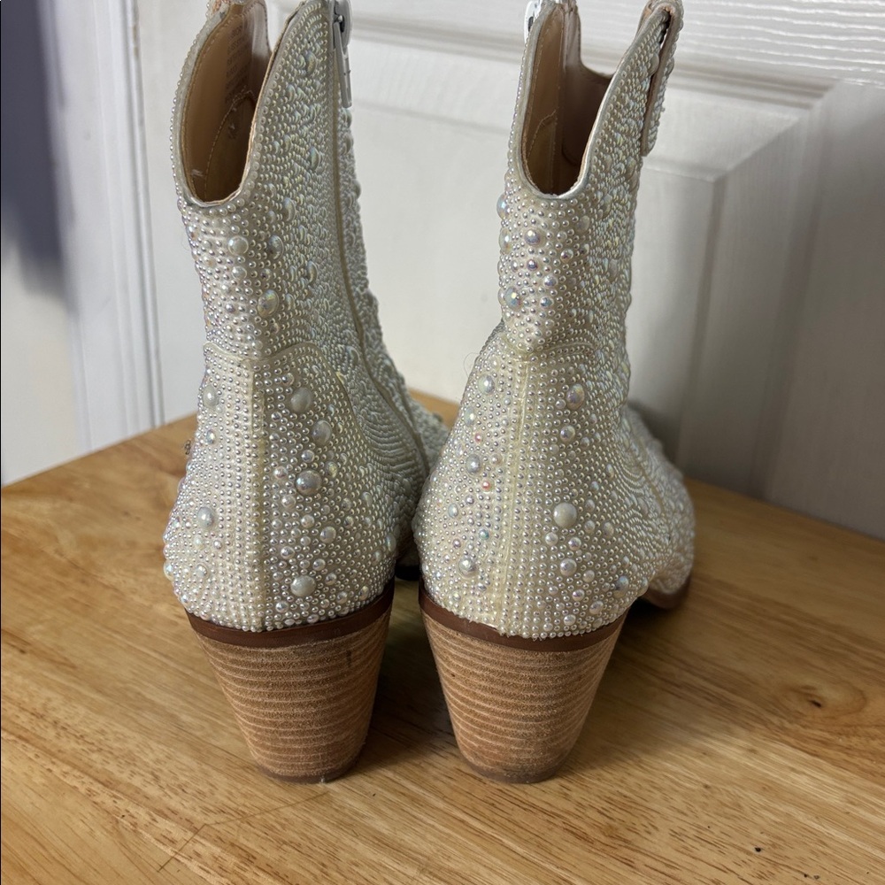 Betsey Johnson Emory Glass Stone Western Boot Pearl White Ankle boot Size 8 - Picture 4 of 11